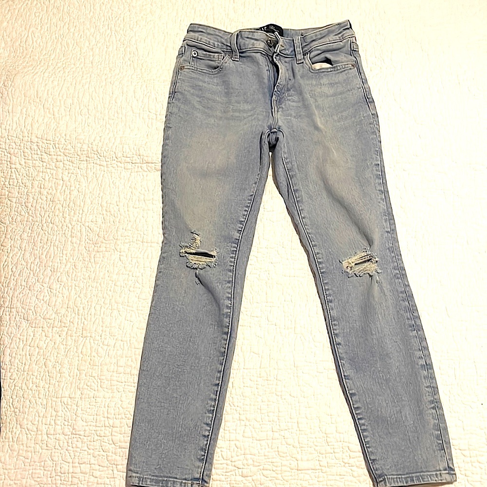 Women’s GAP distressed jeans